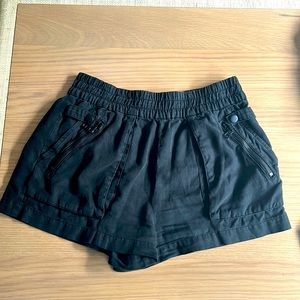 ALICE + OLIVIA BLACK CARGO SHORTS